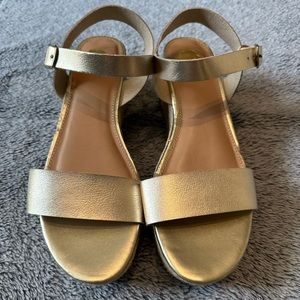R2 Gold Esperadille Platform Sandals